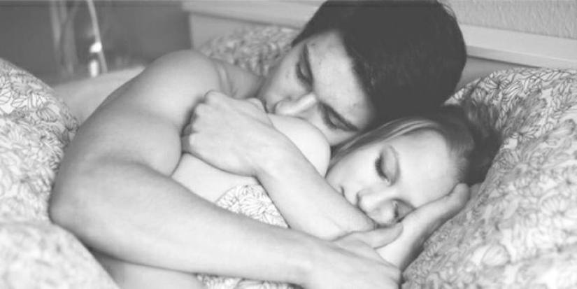 11 reasons to sleep naked