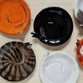 12 hermosos platos decorativos en forma de gatos ceñidos