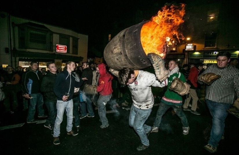 12 incredible English traditions that will surprise you 12 incredible English traditions that will surprise you