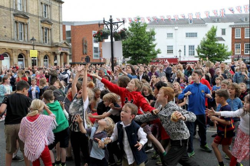 12 incredible English traditions that will surprise you 12 incredible English traditions that will surprise you