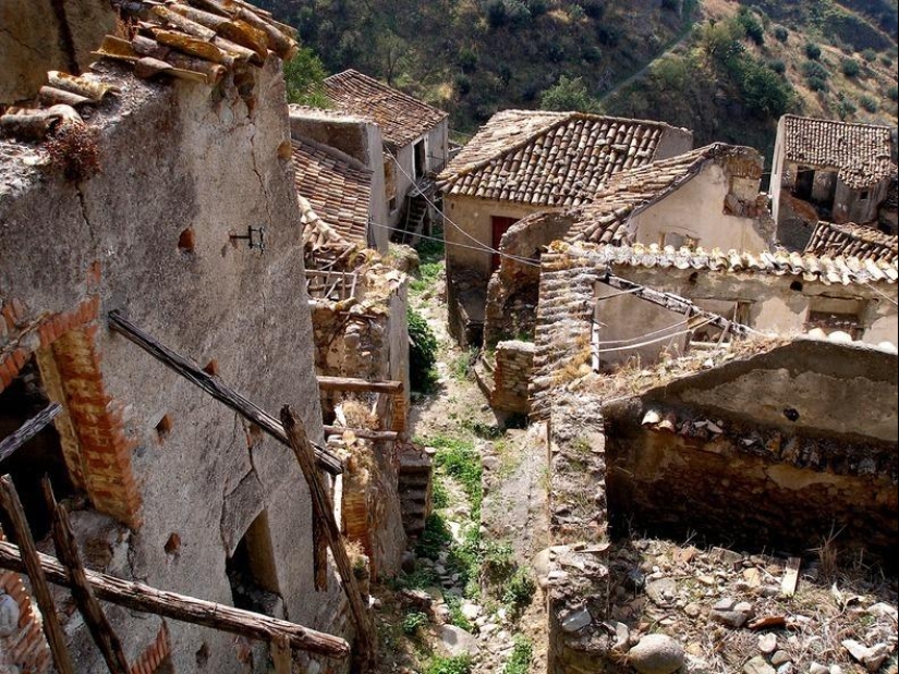 12 Italian ghost towns