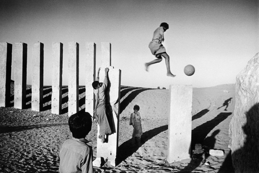 12 Timeless Black and White Photographs That Showcase the Genius of Legendary Photographers