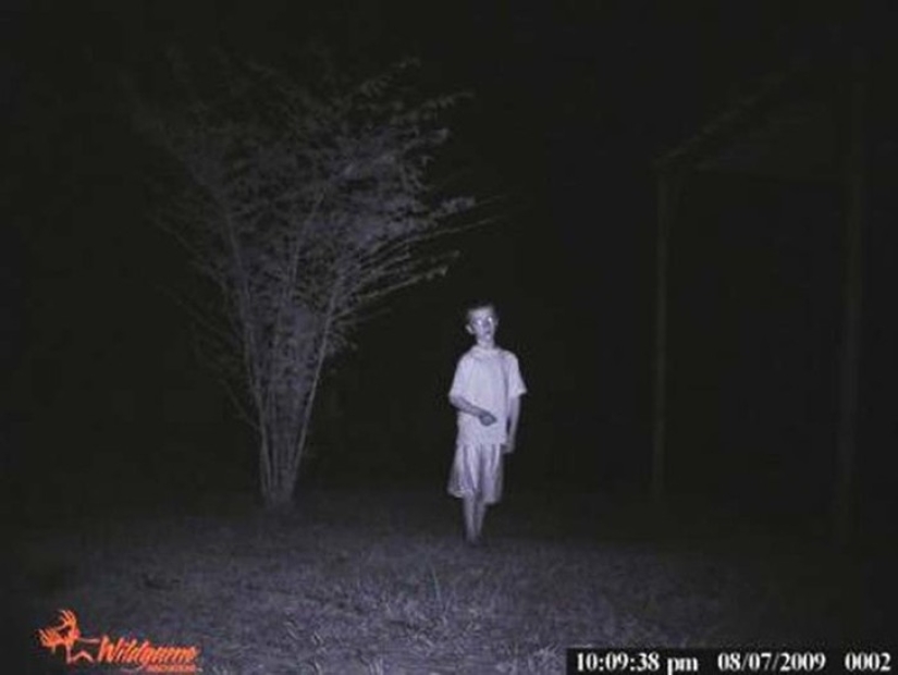 14 of the most eerie shots from hunting night vision cameras 14 of the most eerie shots from hunting night vision cameras