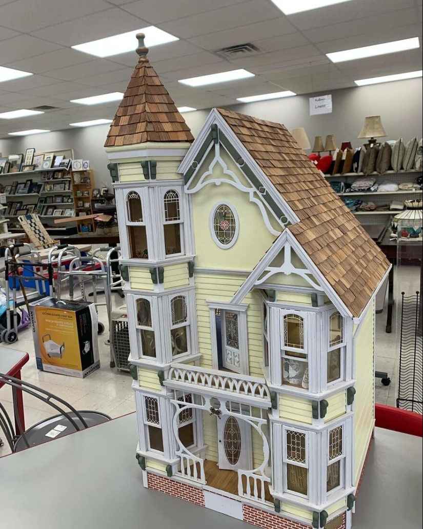 14 Times People Couldn’t Believe Their Luck In Thrift Stores