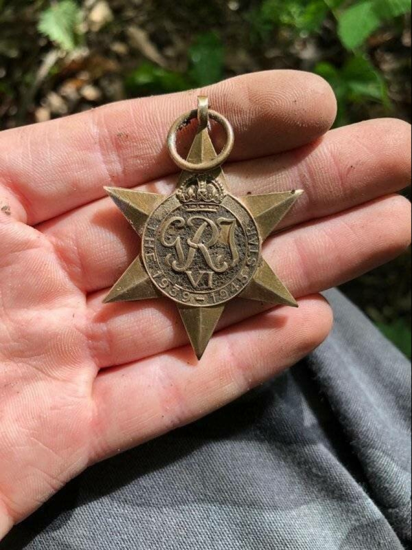 18 personas que han encontrado el tesoro usando un detector de metales 18 personas que han encontrado el tesoro usando un detector de metales