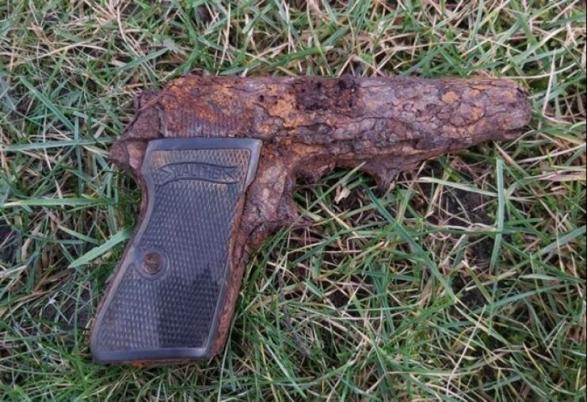 18 personas que han encontrado el tesoro usando un detector de metales 18 personas que han encontrado el tesoro usando un detector de metales