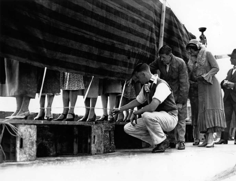 1930-1953 years: the contests for the most beautiful women's ankle 1930-1953 years: the contests for the most beautiful women's ankle