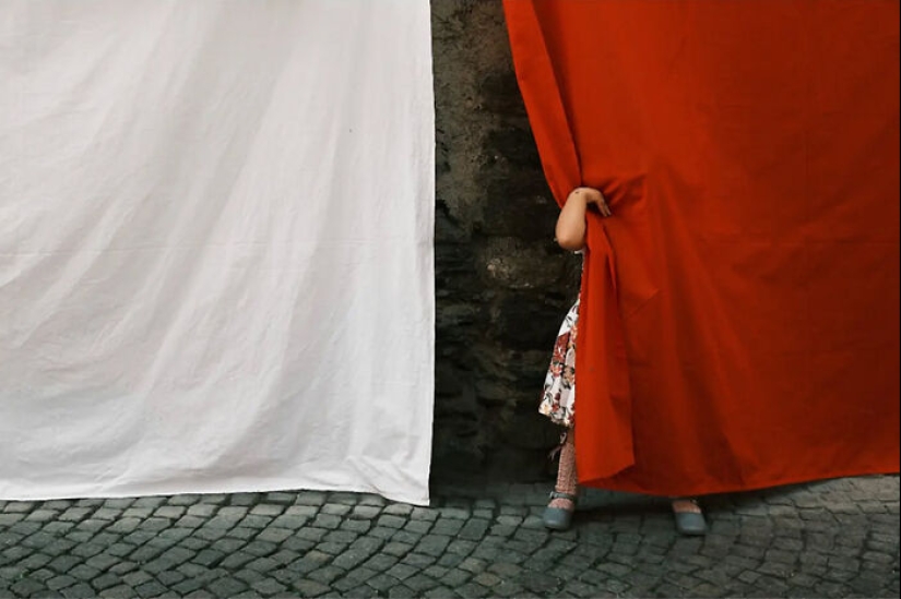 20 Abstract Street Photographs By Andrea Pozzoni