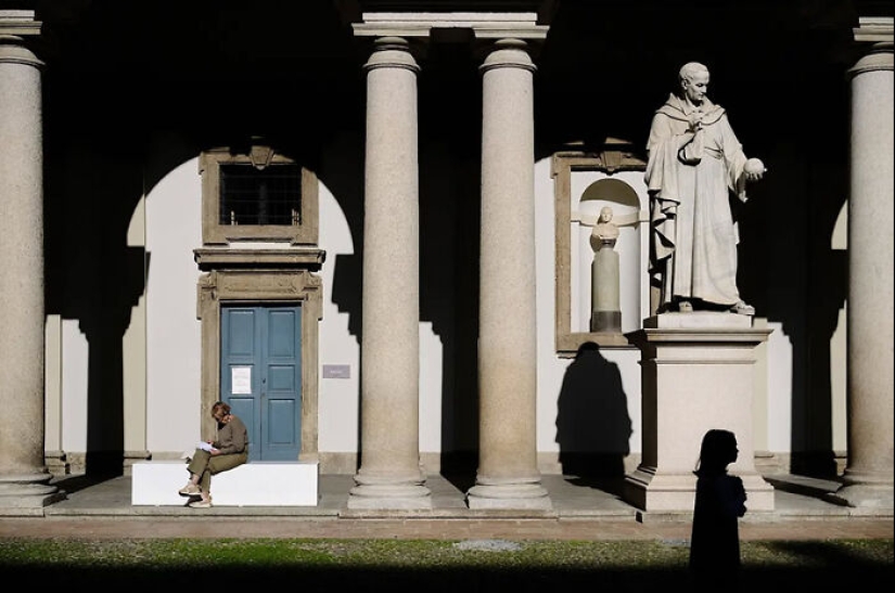 20 Abstract Street Photographs By Andrea Pozzoni