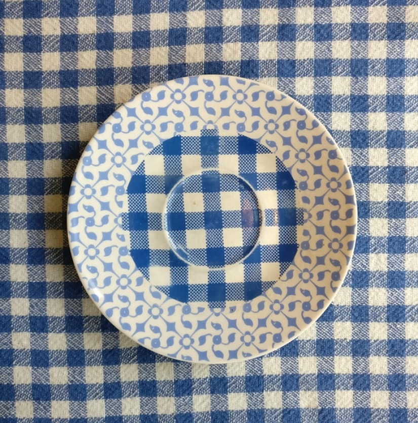 20 ambiguous photos, which are not immediately clear what is happening there