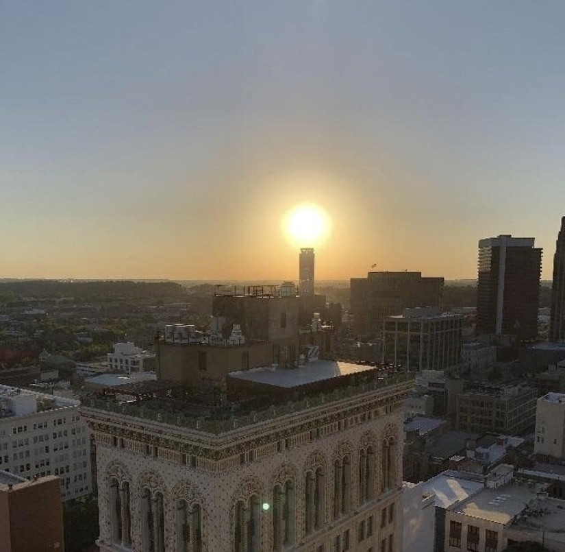 20 ambiguous photos, which are not immediately clear what is happening there