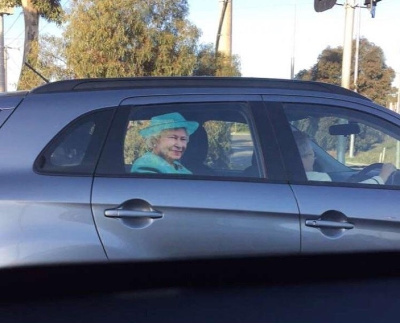 20 ambiguous photos, which are not immediately clear what is happening there