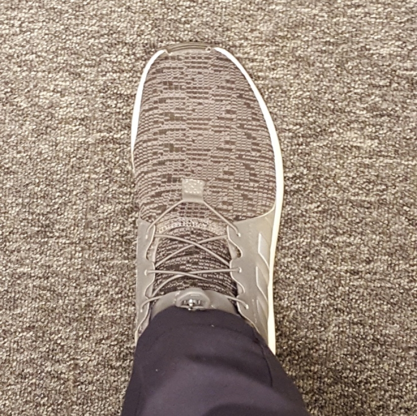 20 ambiguous photos, which are not immediately clear what is happening there