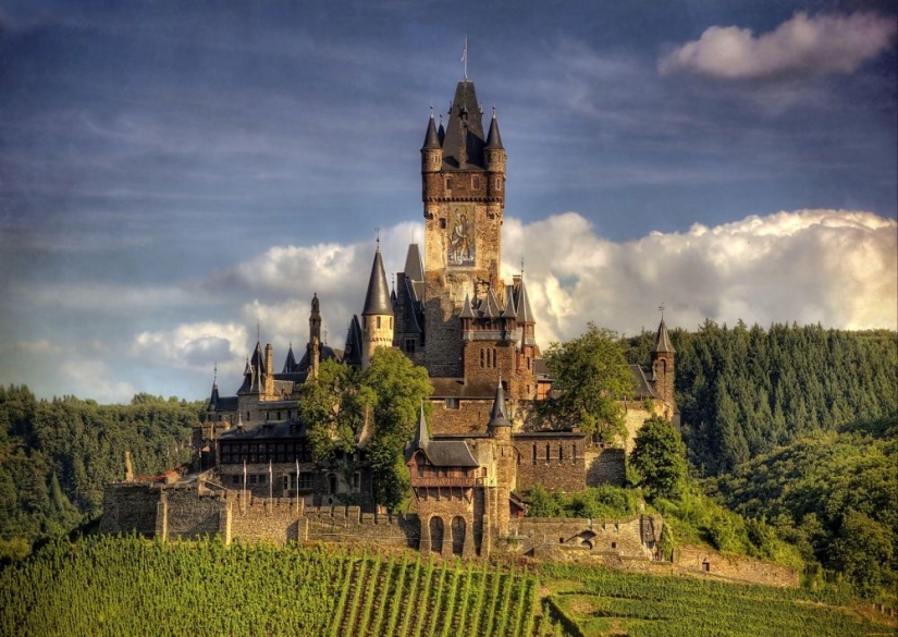 20 coolest castles in which you want to stay to live 20 coolest castles in which you want to stay to live