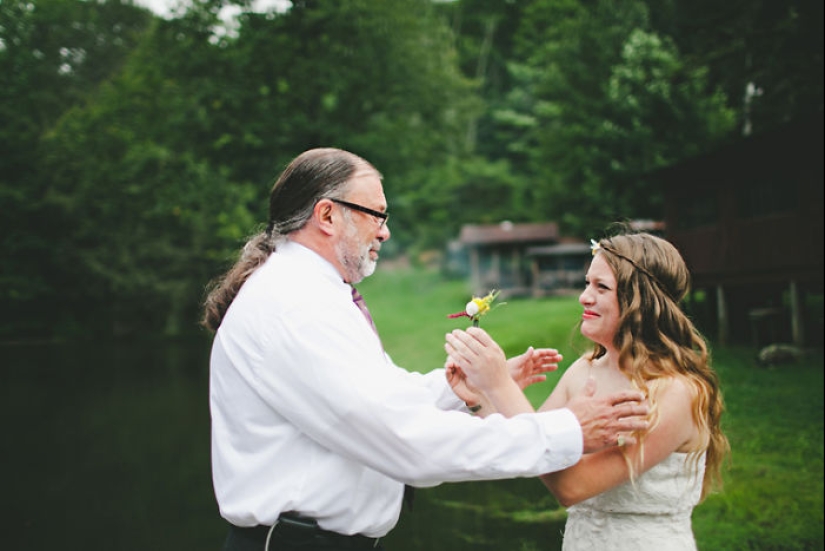 20 emotional photos, of parents first saw their daughters in wedding dresses 20 emotional photos, of parents first saw their daughters in wedding dresses