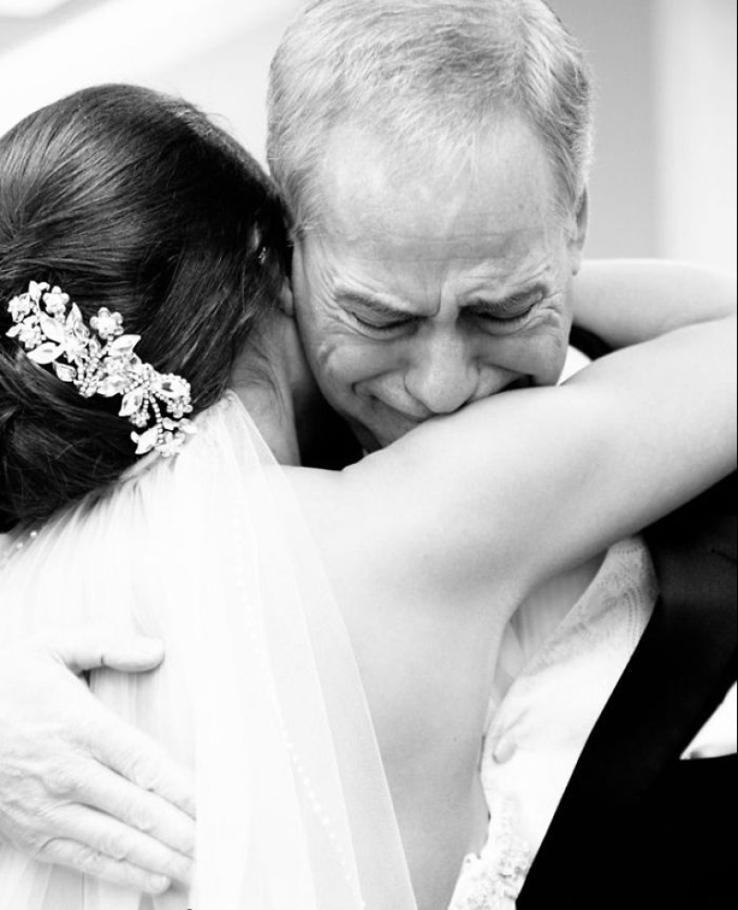 20 emotional photos, of parents first saw their daughters in wedding dresses 20 emotional photos, of parents first saw their daughters in wedding dresses
