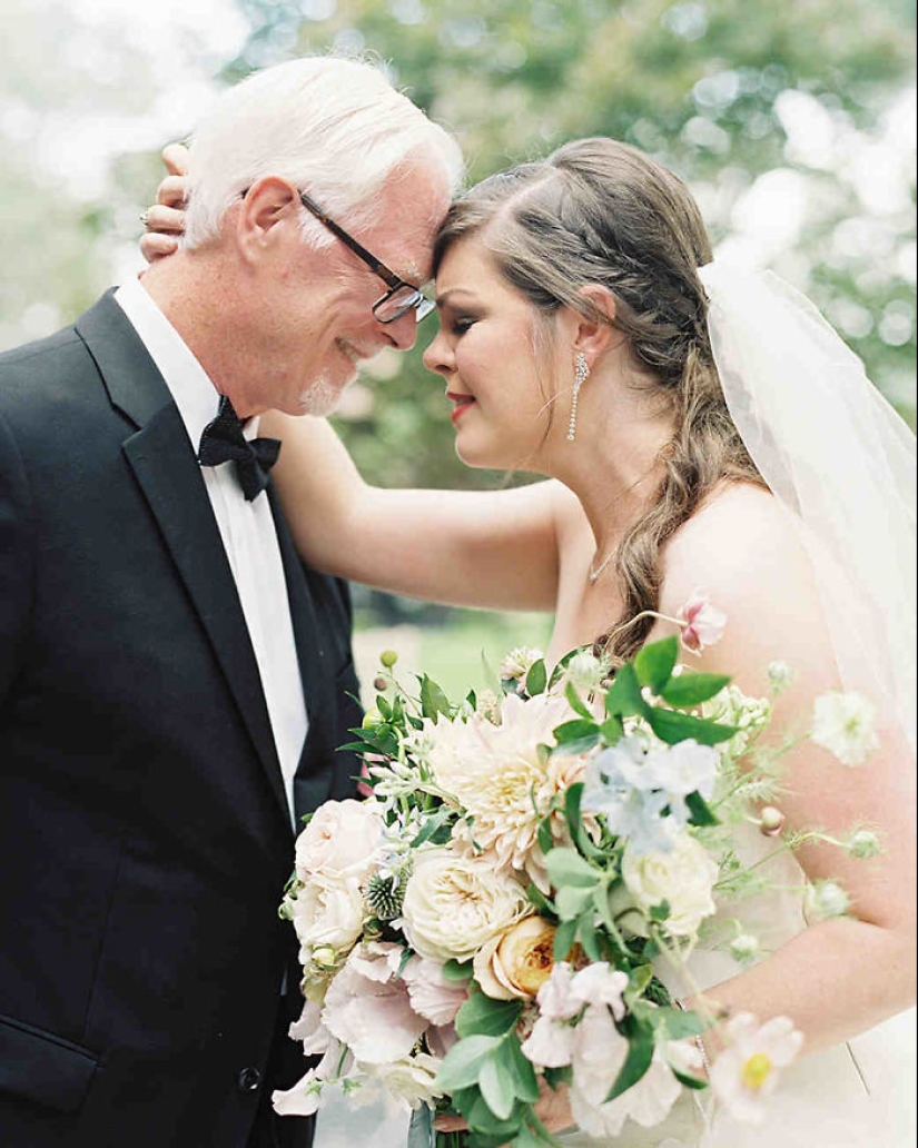 20 emotional photos, of parents first saw their daughters in wedding dresses 20 emotional photos, of parents first saw their daughters in wedding dresses