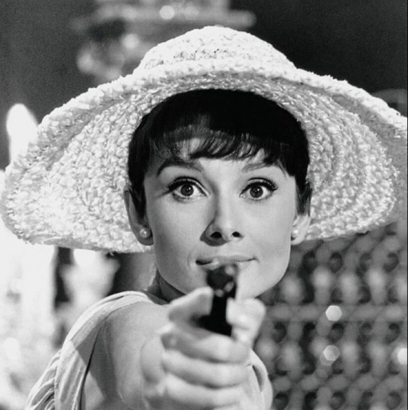 20 famous girls with guns in their hands 20 famous girls with guns in their hands