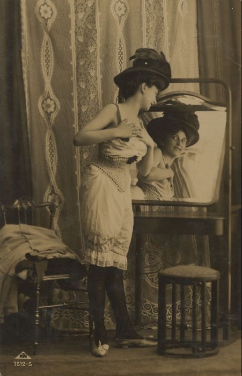 20 German erotic postcards from the early 20th century