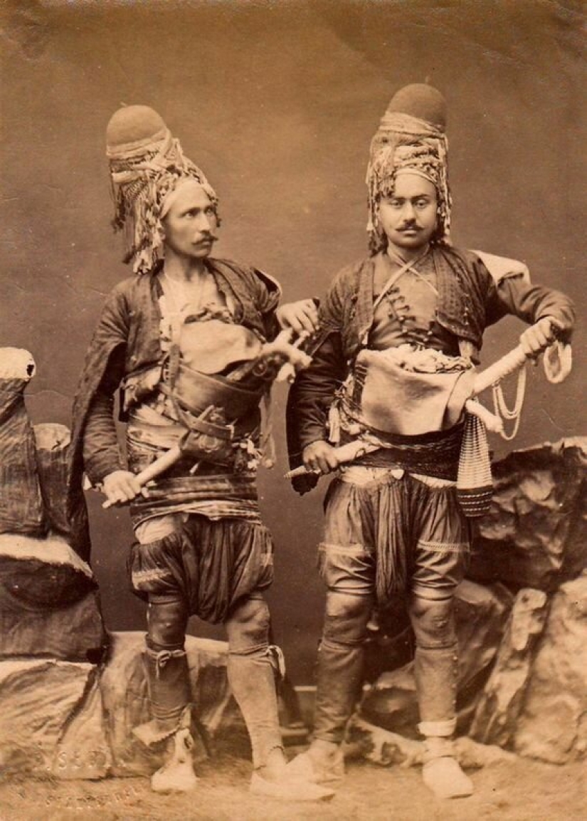 20 images of combat clothing from the distant past, which frightened the enemy