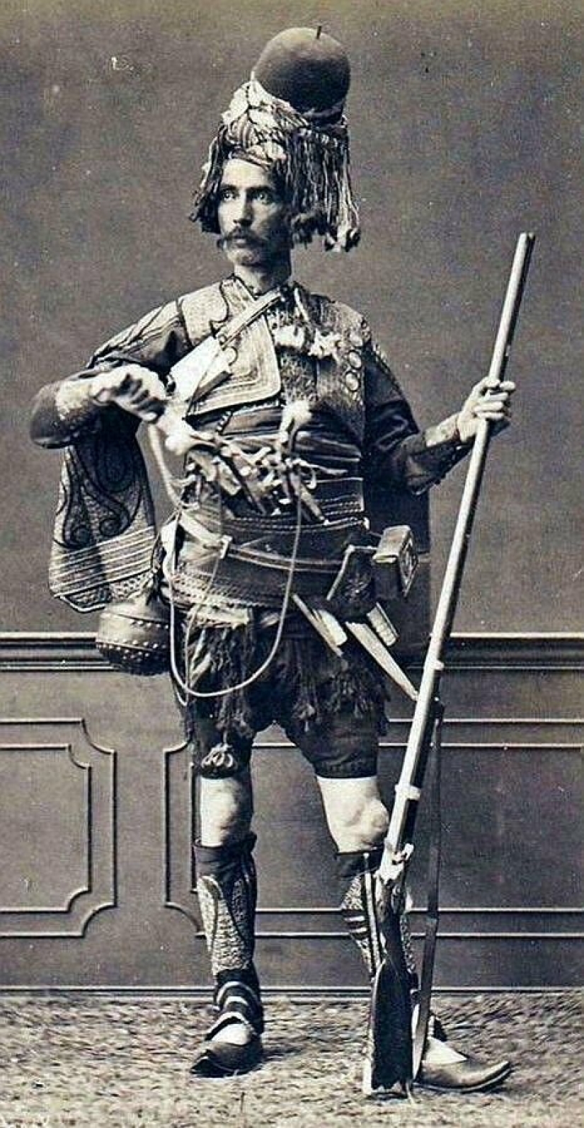 20 images of combat clothing from the distant past, which frightened the enemy