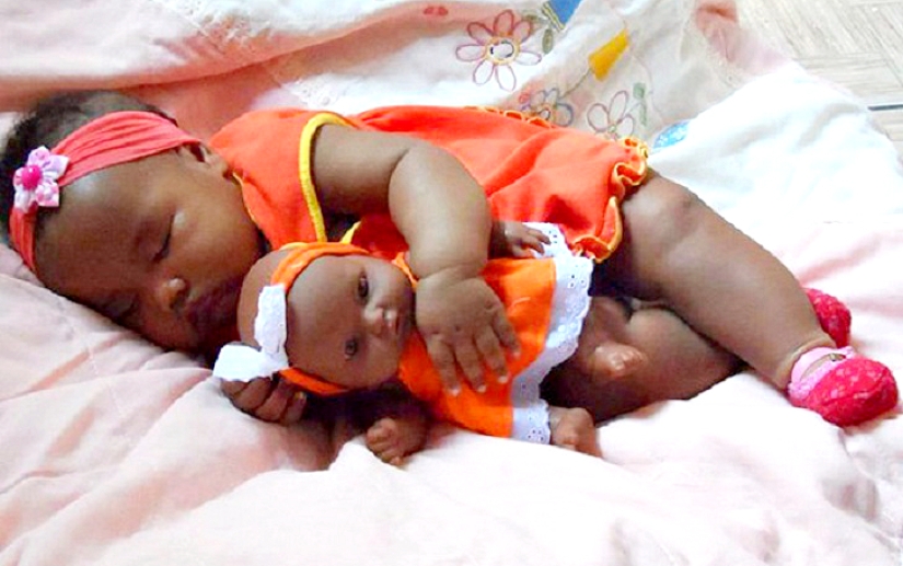 20 Kids Who Look Exactly Like Their Dolls