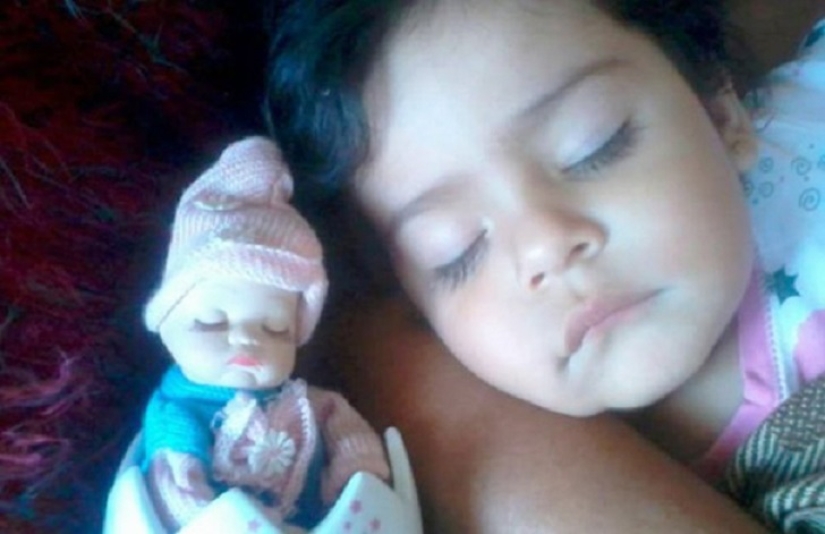 20 Kids Who Look Exactly Like Their Dolls