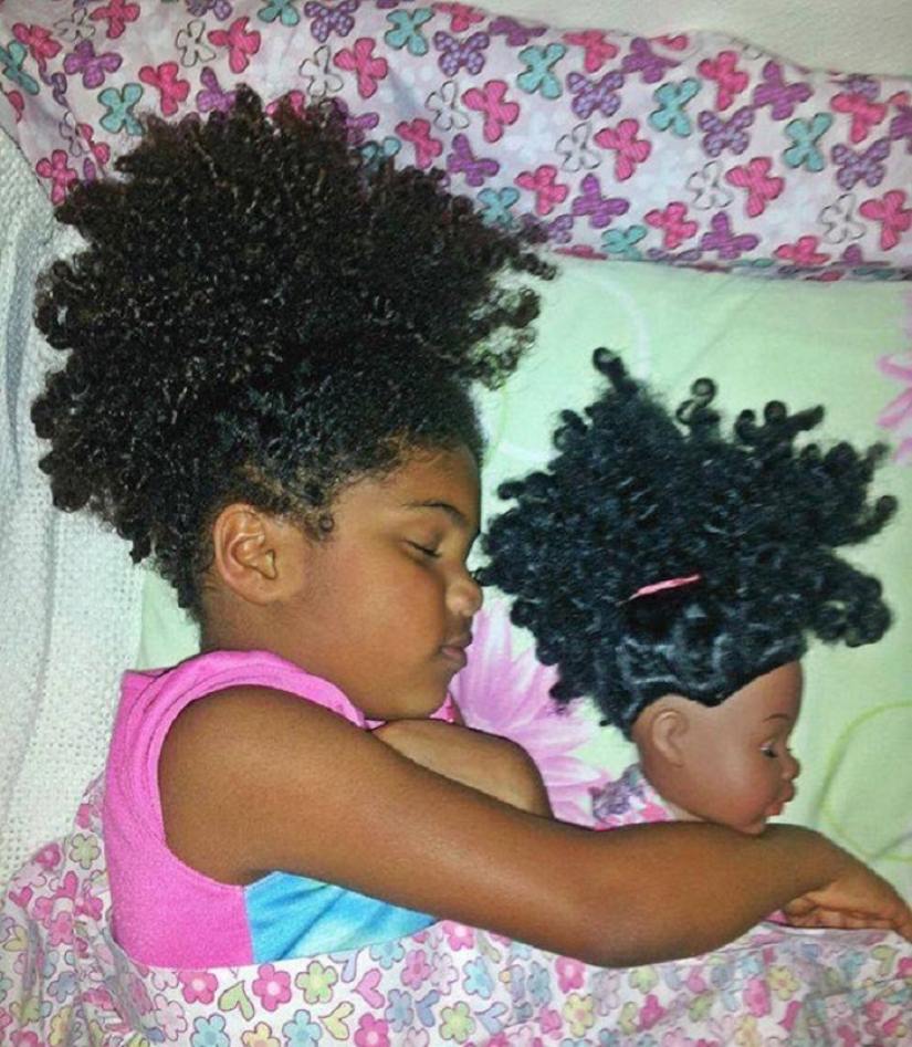 20 Kids Who Look Exactly Like Their Dolls