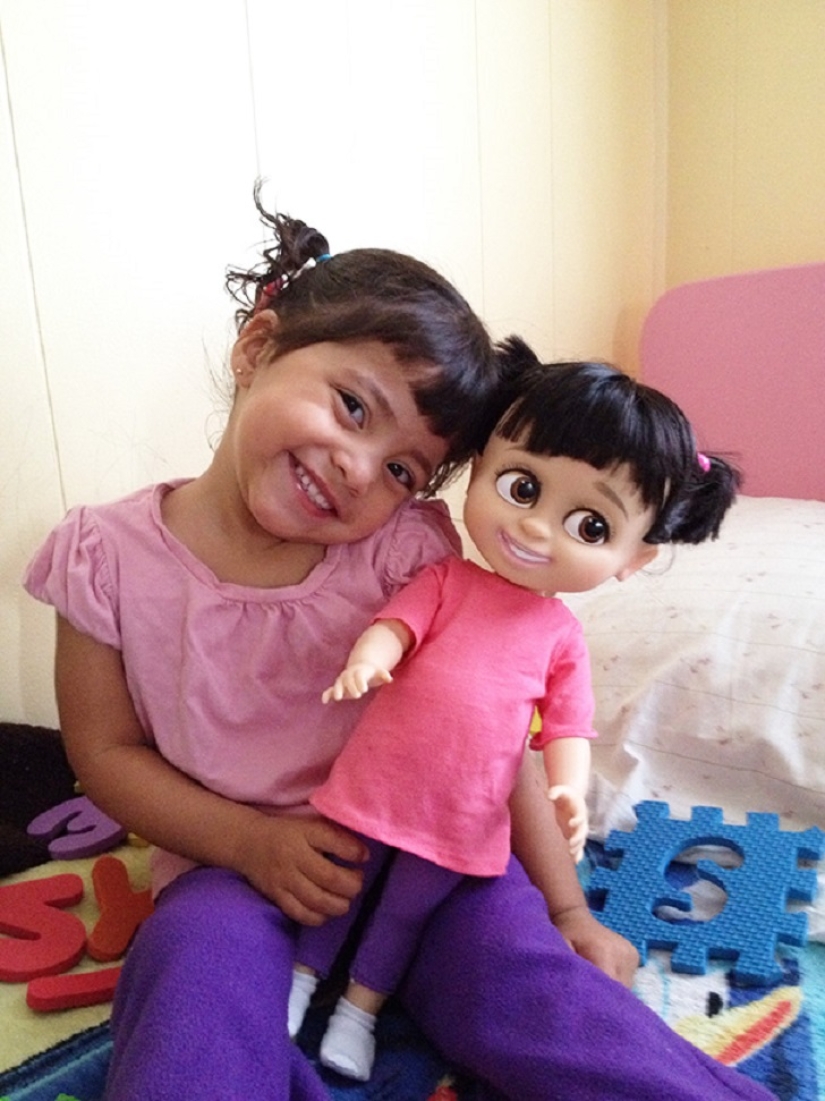 20 Kids Who Look Exactly Like Their Dolls