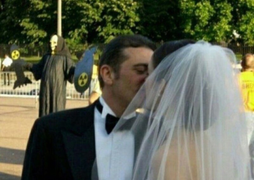 20 photos in which all the most interesting things happen in the background
