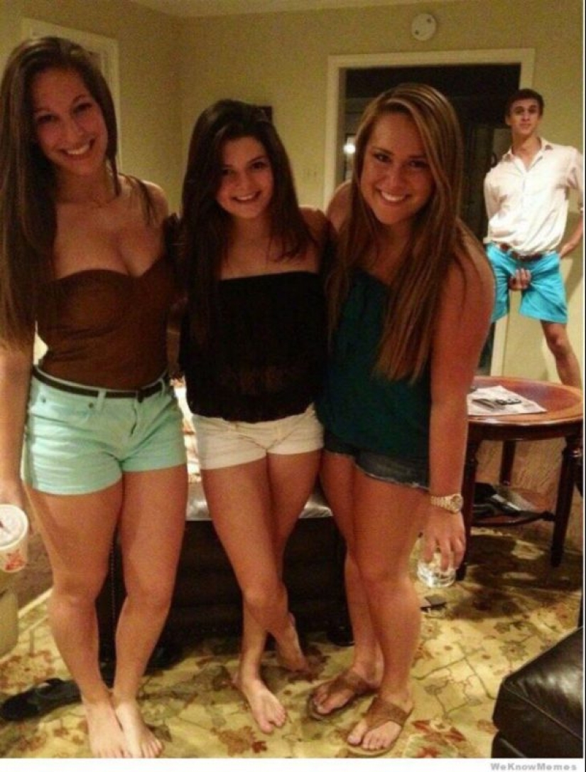 20 photos in which all the most interesting things happen in the background