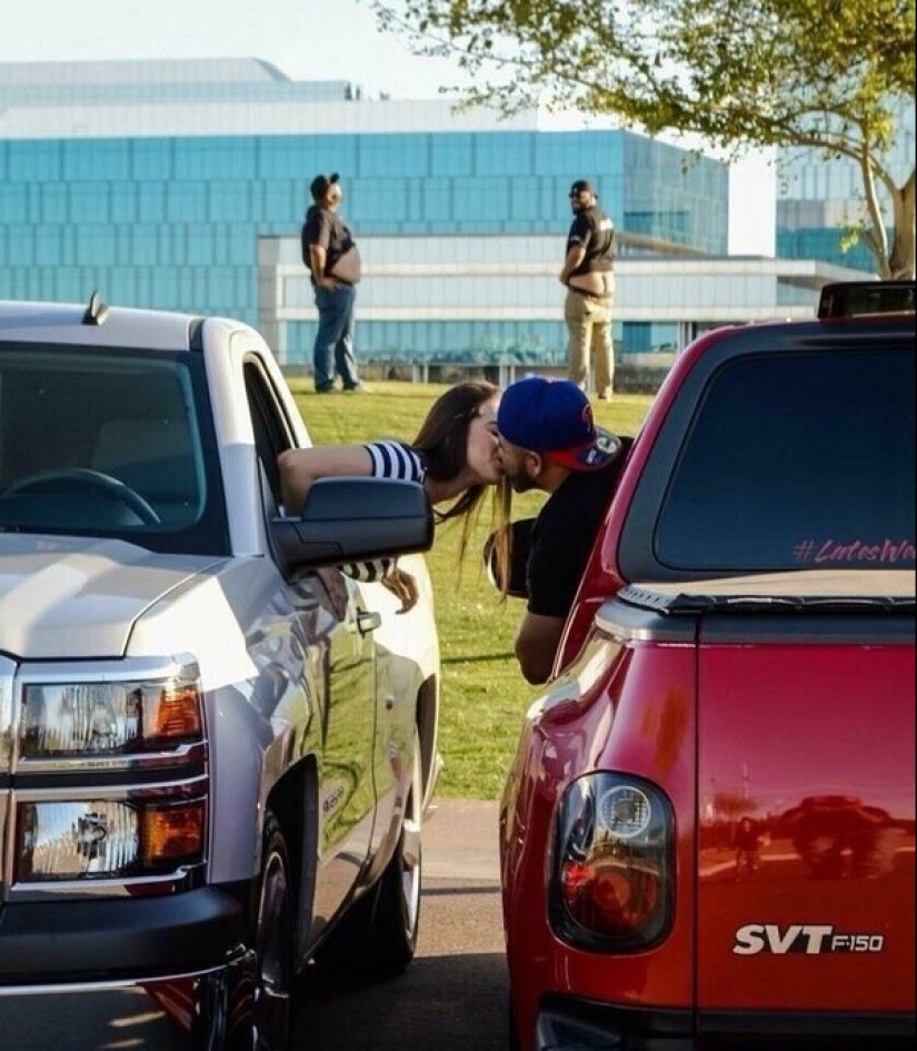 20 photos in which all the most interesting things happen in the background