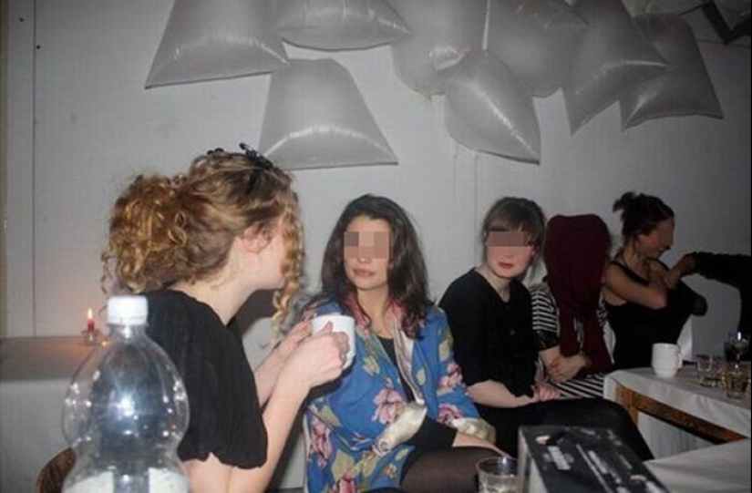 20 photos in which all the most interesting things happen in the background