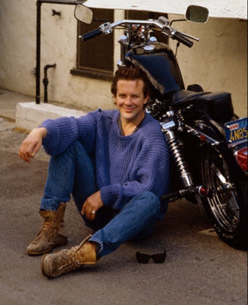 20 photos of celebrities of the twentieth century on motorcycles