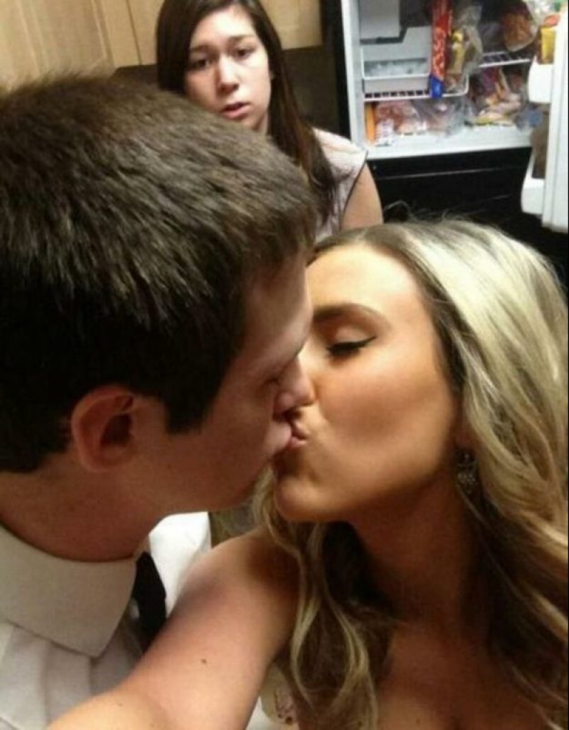 20 photos that showcase what a "female jealousy" 20 photos that showcase what a "female jealousy"