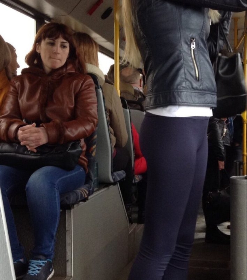 20 photos that showcase what a "female jealousy" 20 photos that showcase what a "female jealousy"