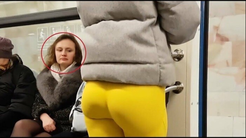 20 photos that showcase what a "female jealousy" 20 photos that showcase what a "female jealousy"