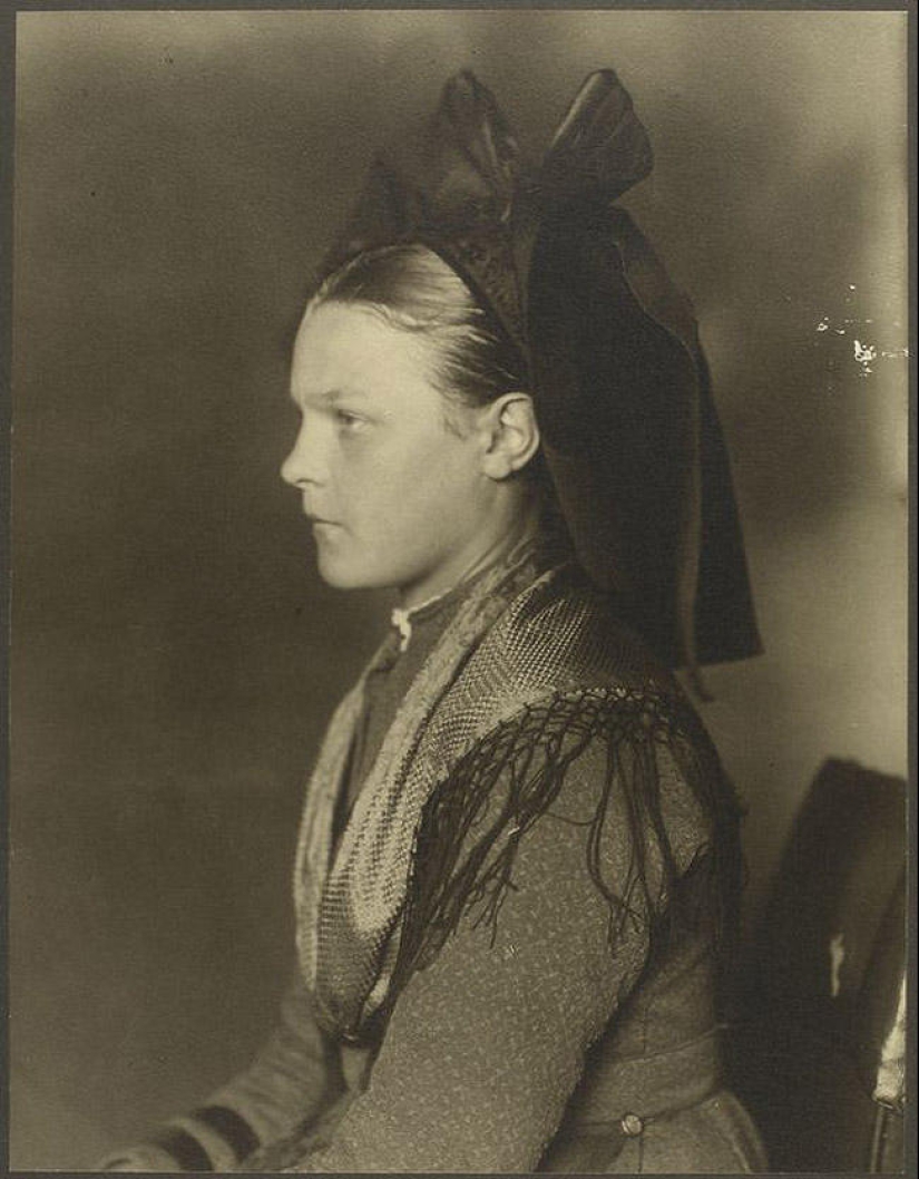 20 portraits of immigrants to America at the beginning of the last century