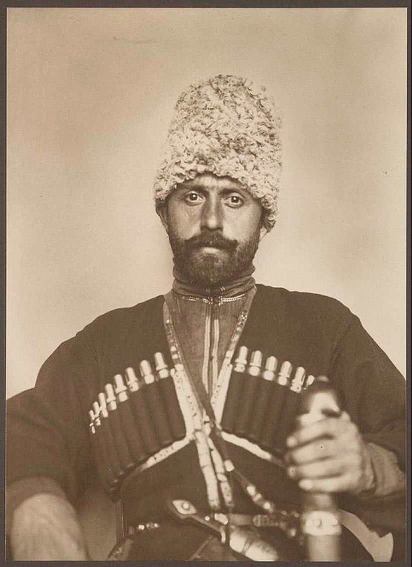 20 portraits of immigrants to America at the beginning of the last century