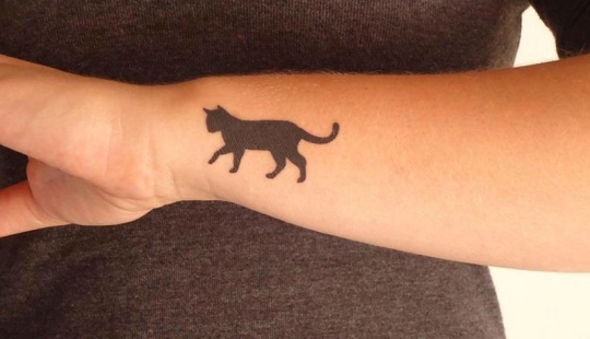 20 tatuajes minimalistas para amantes de los gatos