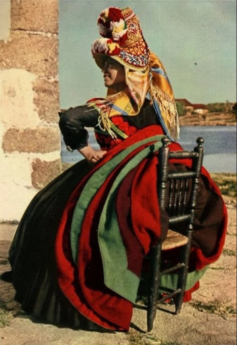 20 vintage photos of brides in national wedding dresses 20 vintage photos of brides in national wedding dresses