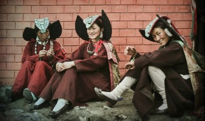 20 vintage photos of brides in national wedding dresses 20 vintage photos of brides in national wedding dresses