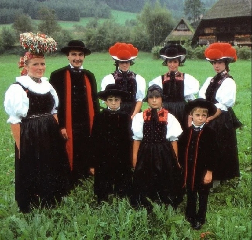 20 vintage photos of brides in national wedding dresses 20 vintage photos of brides in national wedding dresses