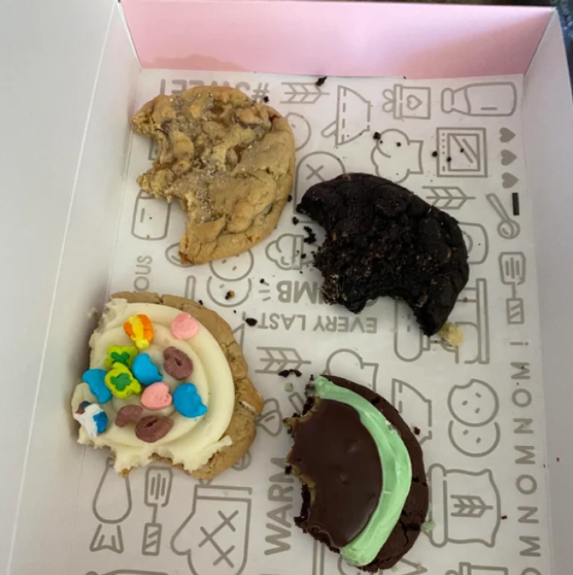 22 annoying habits of people who need to pay extra for living with