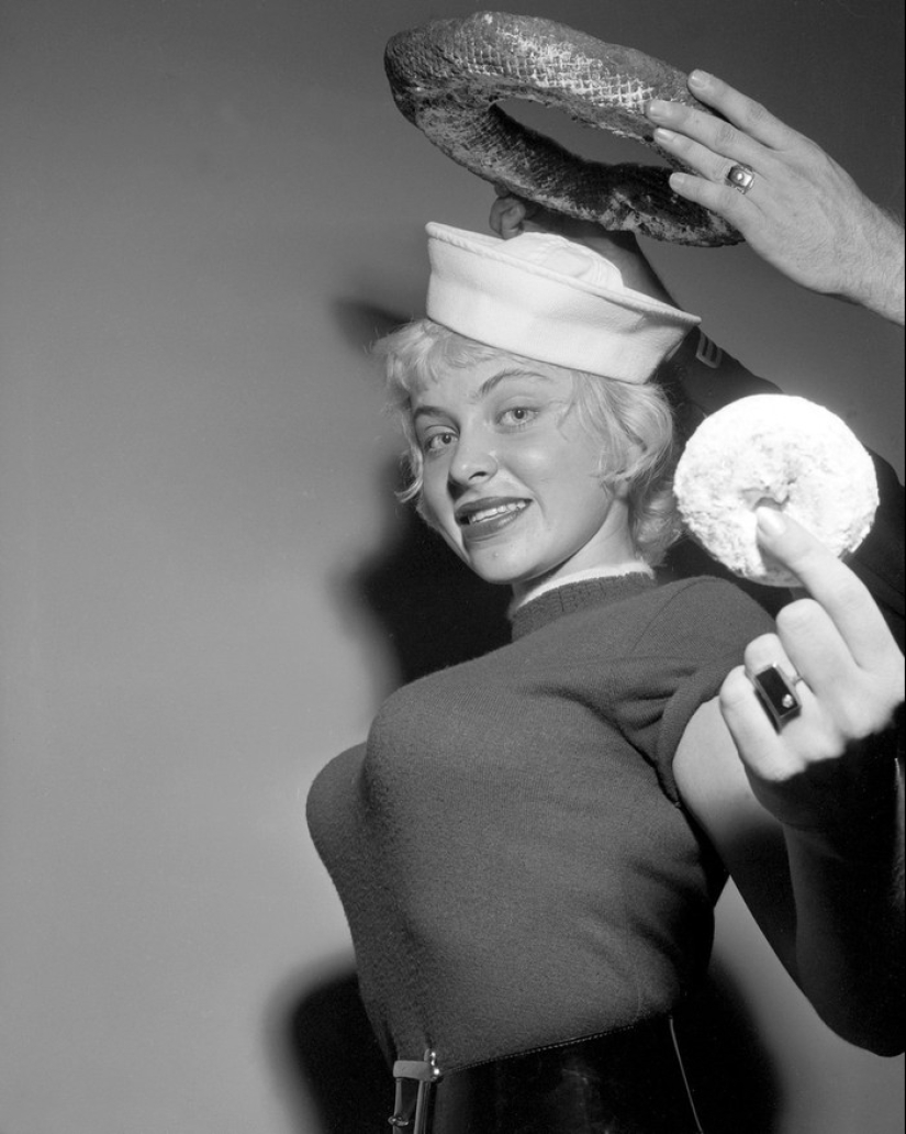 22 charming girls who won the title of beauty queen in the middle of the last century 22 charming girls who won the title of beauty queen in the middle of the last century