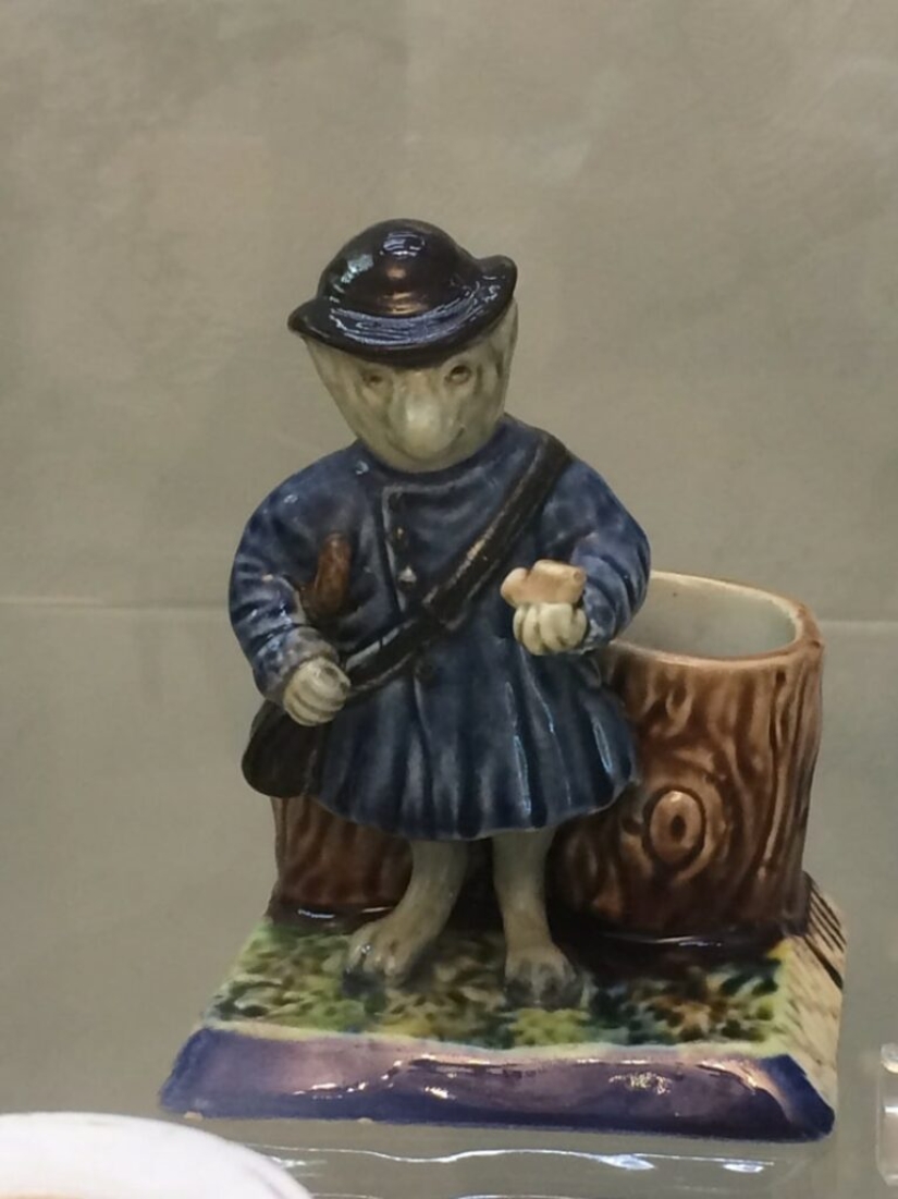 22 Crazy Antiques That Collectors Pay Big Money For 22 Crazy Antiques That Collectors Pay Big Money For