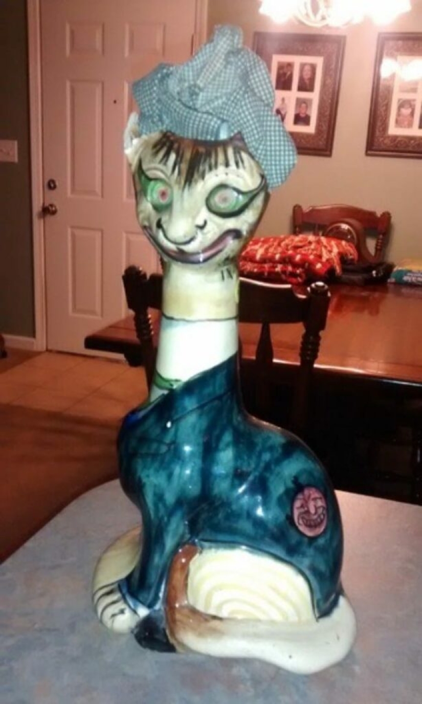 22 Crazy Antiques That Collectors Pay Big Money For 22 Crazy Antiques That Collectors Pay Big Money For