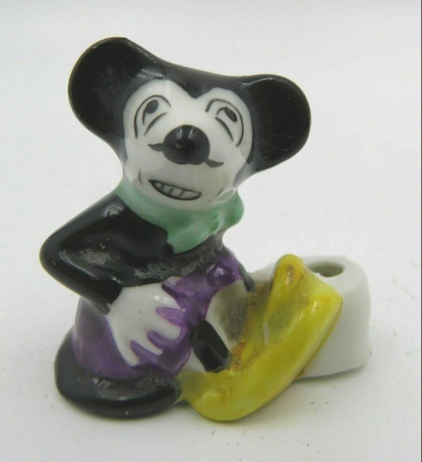 22 Crazy Antiques That Collectors Pay Big Money For 22 Crazy Antiques That Collectors Pay Big Money For