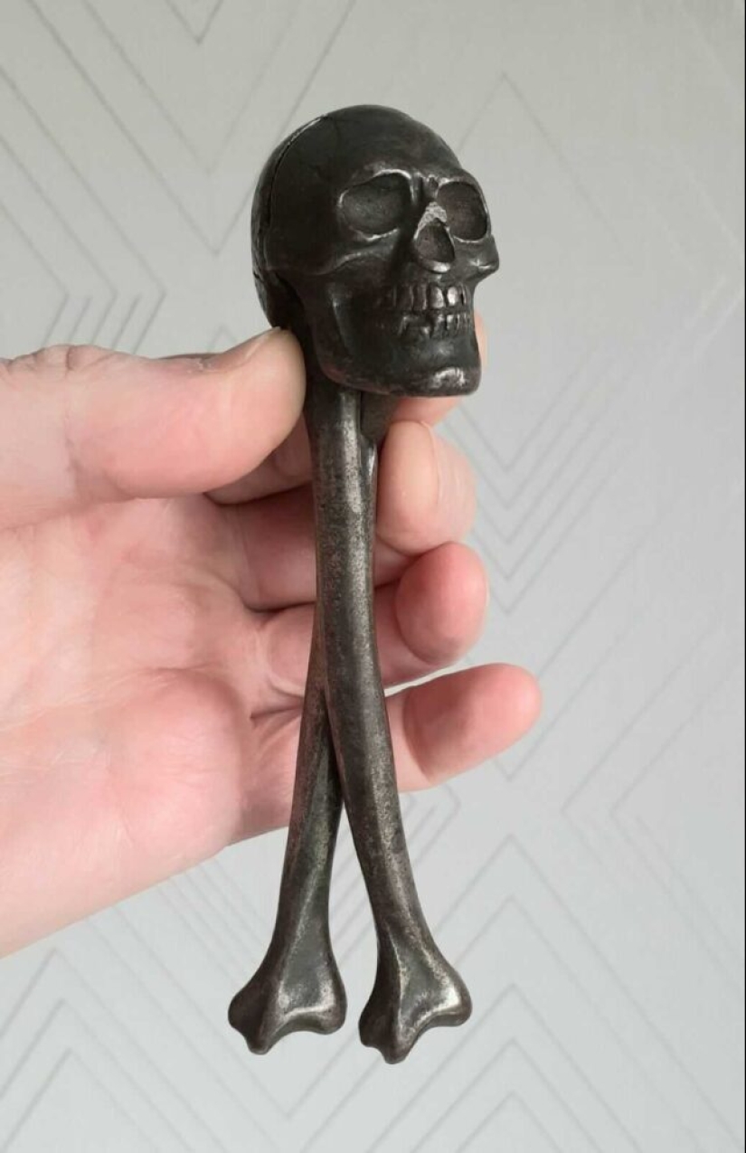 22 Crazy Antiques That Collectors Pay Big Money For 22 Crazy Antiques That Collectors Pay Big Money For