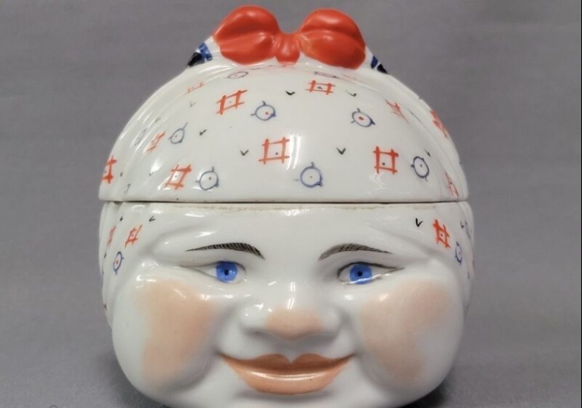 22 Crazy Antiques That Collectors Pay Big Money For 22 Crazy Antiques That Collectors Pay Big Money For